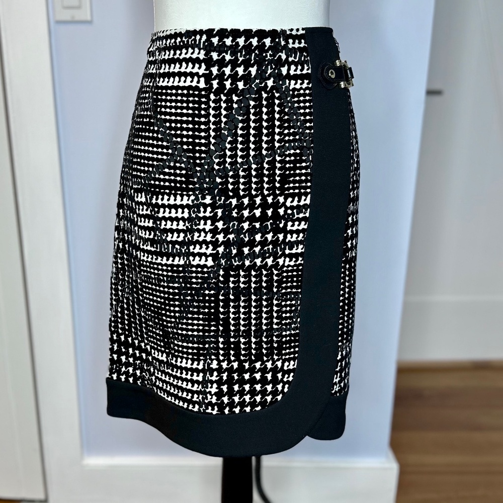 Carlisle collection BK/WT faux wrap-around, textured fabric, lined, size 6. EUC
